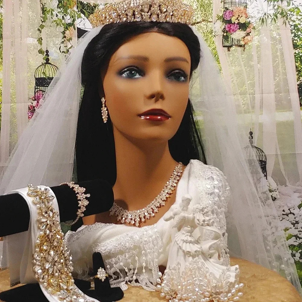 7p.c. Unique One-Of-A-Kind Gold Tiara package